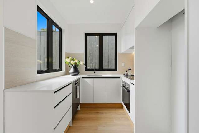 7/137 Moore Street Hillcrest_2