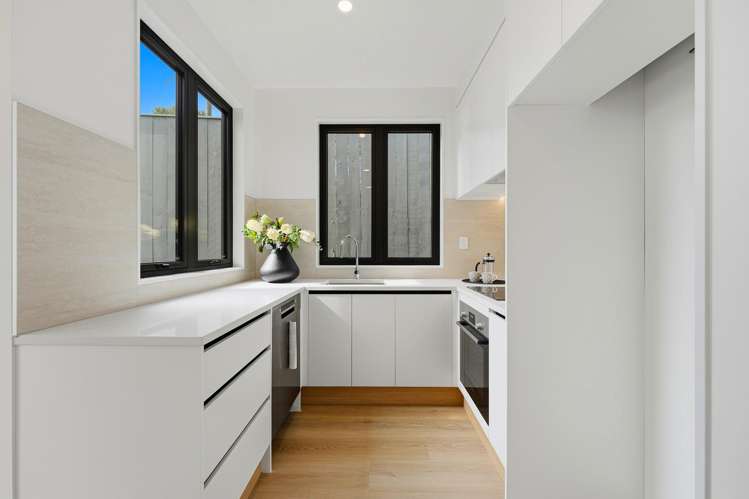 7/137 Moore Street Hillcrest_1