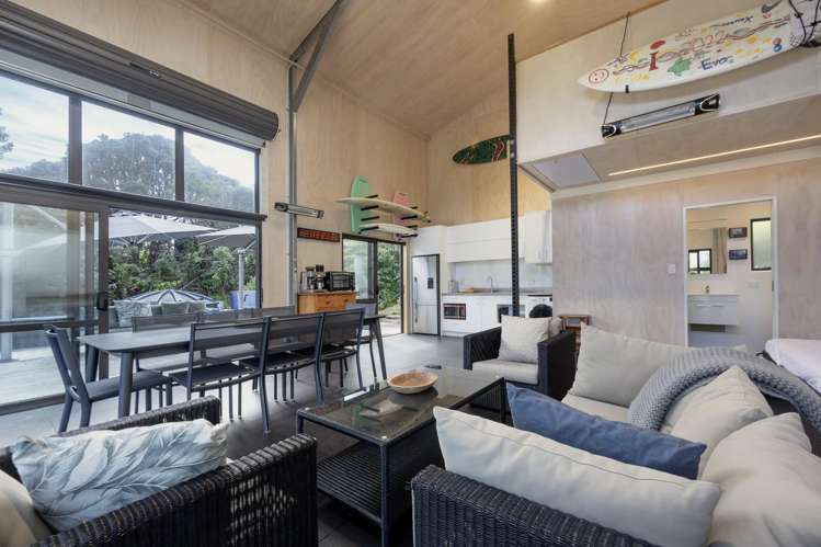 21 & 21a Beach Valley Road Piha_14