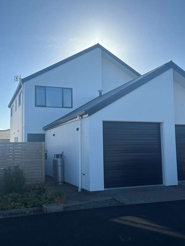 Modern 2 bed/1.5 bath in the heart of Carterton