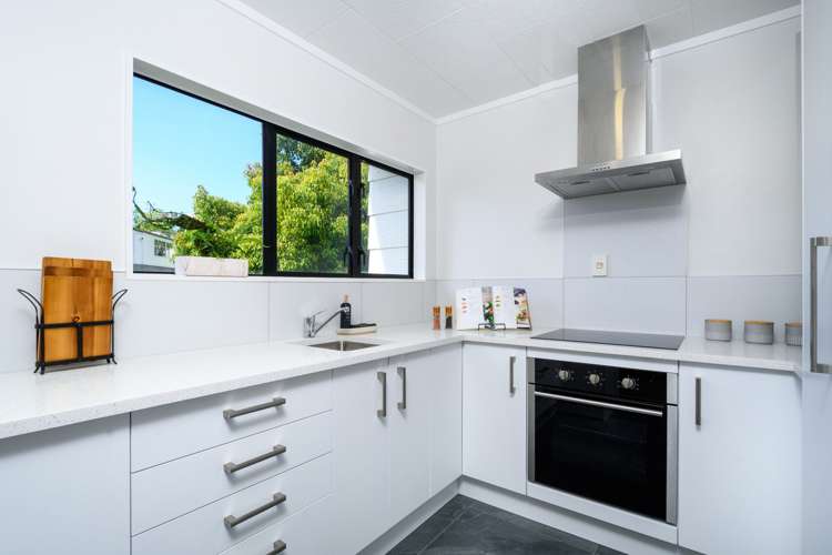 39 Meadowvale Rise Titirangi_10