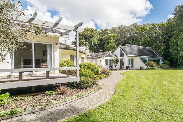 64 Awanui Drive Waikanae_1