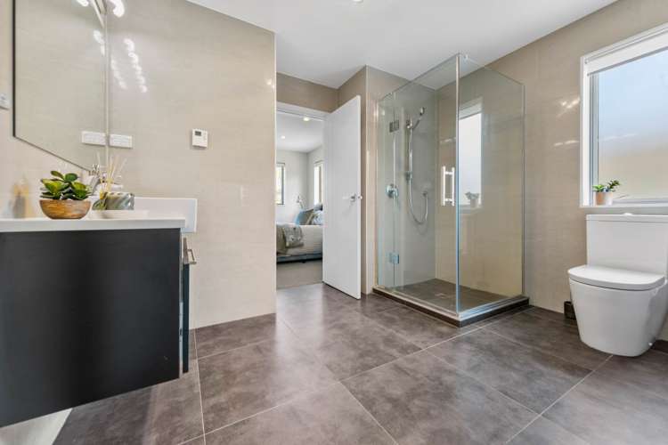 17 Remuremu Street Long Bay_14