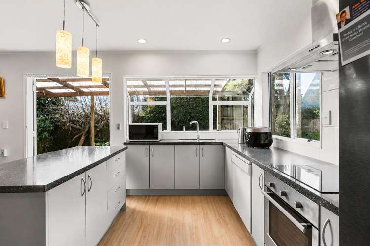 33A Invermay Avenue Three Kings_4