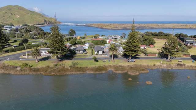 5 Esplanade Marokopa_4