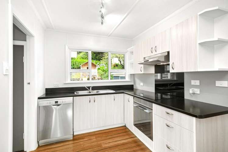 42 Bledisloe Crescent Wainuiomata_8