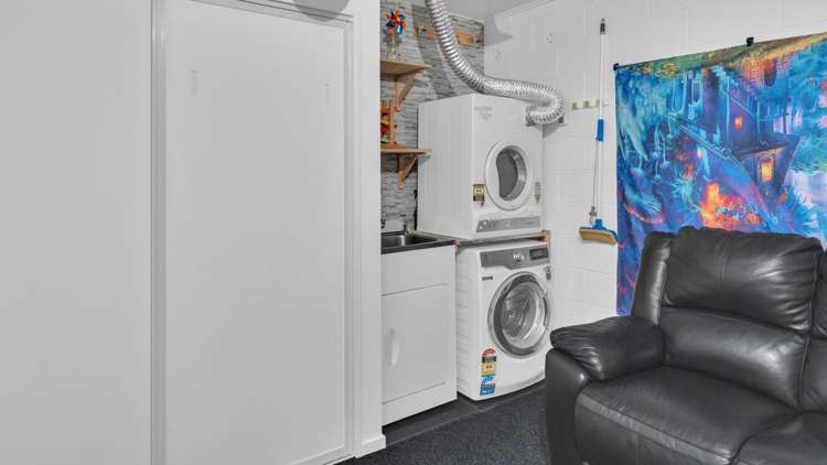 73 Faringdon Boulevard Rolleston_12