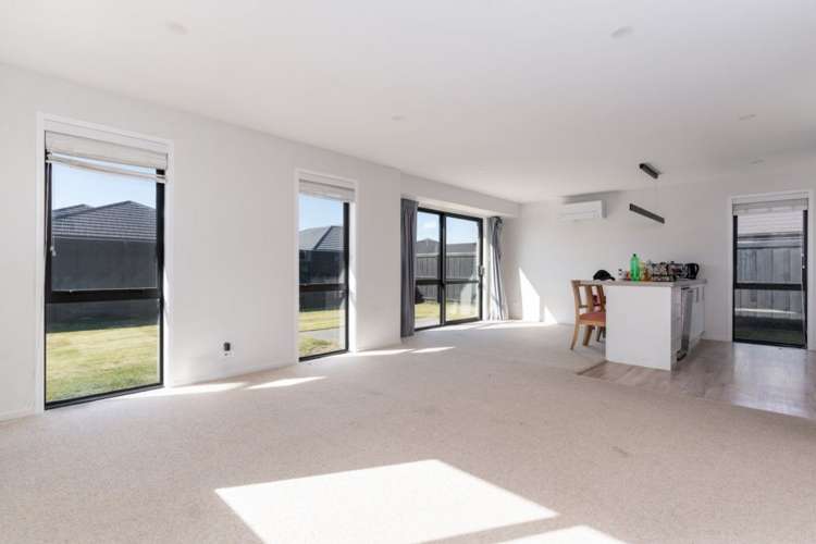 187 Faringdon Boulevard Rolleston_7