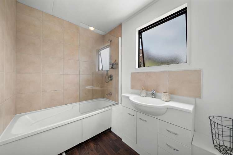 9b Dart Place Fernhill/Sunshine Bay_23