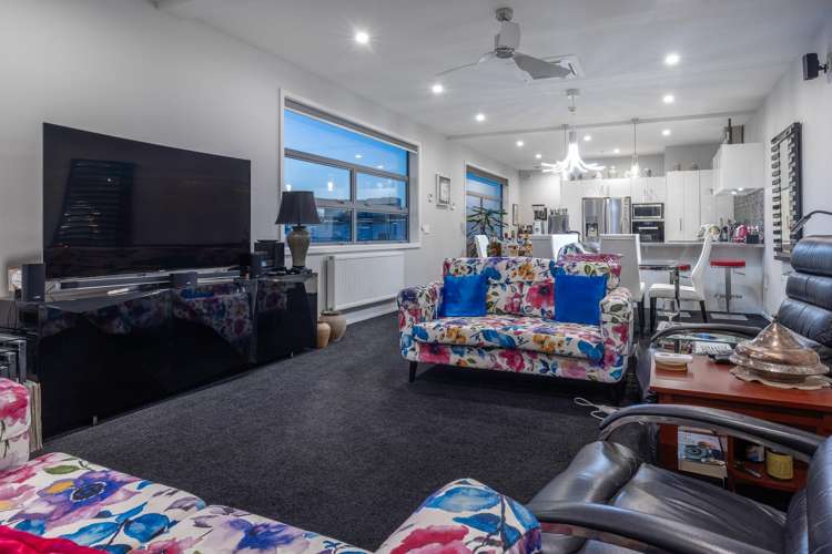 10 Queen Street West Levin_12