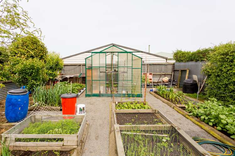 32 Kathleen Crescent Hornby_13