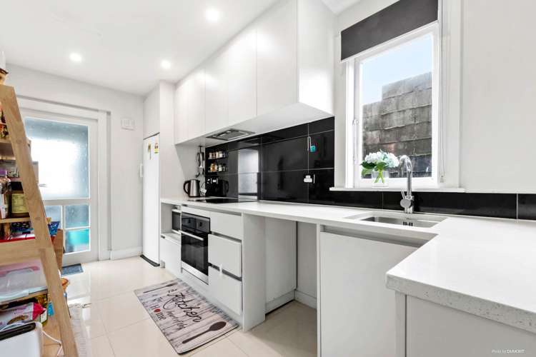 3208a Great North Road New Lynn_5