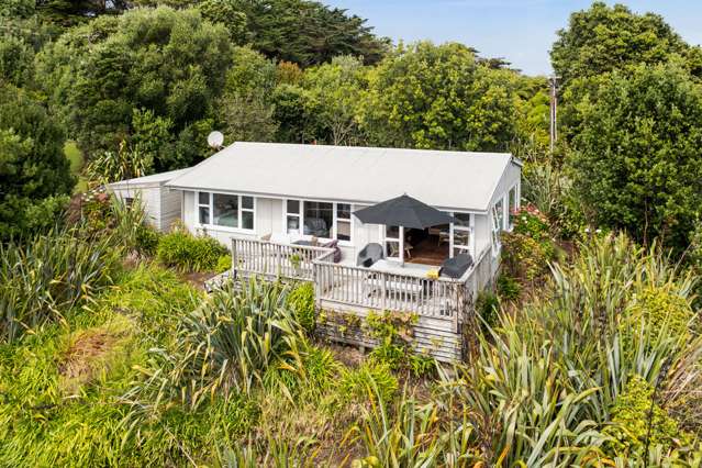 Bach 41 - Wai-iti Beach Retreat 30 Beach Road Waiiti_1