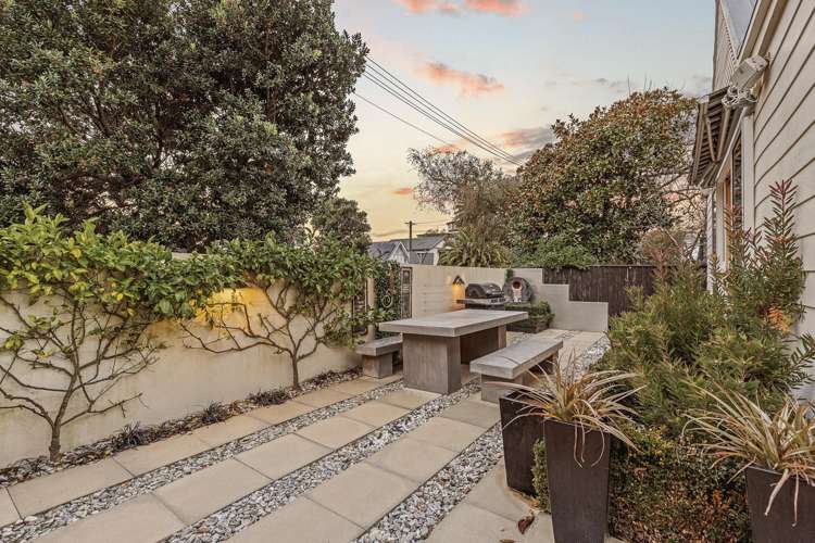 8a Nayland Street Sumner_18