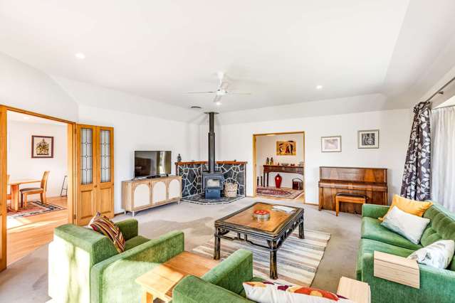 Contemporary Charm on Chelsea Court!