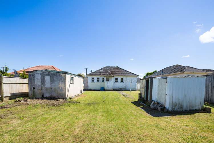 33 Gibson Crescent Naenae_12