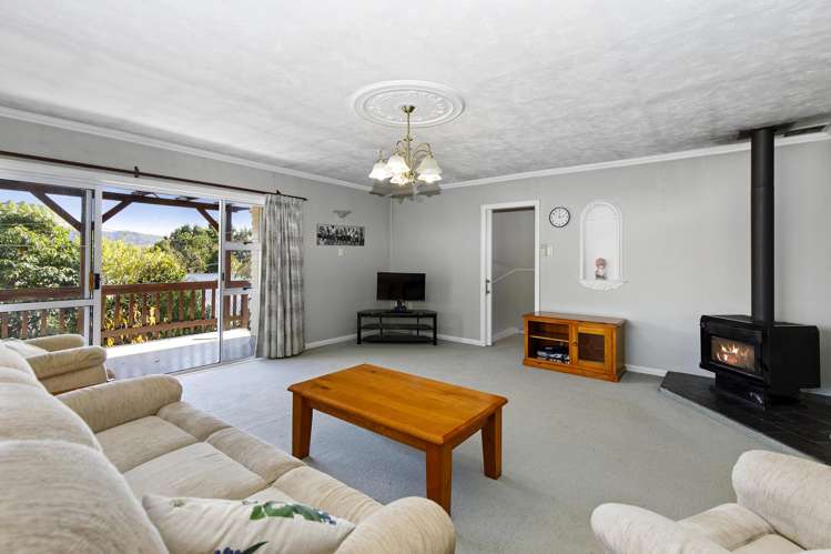 16 and 18 Faris Crescent Wainuiomata_9