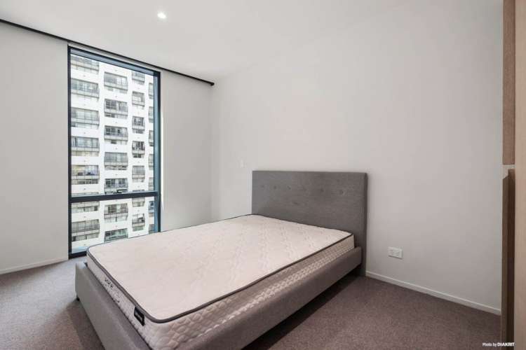 1003/10 Commerce Street City Centre_6