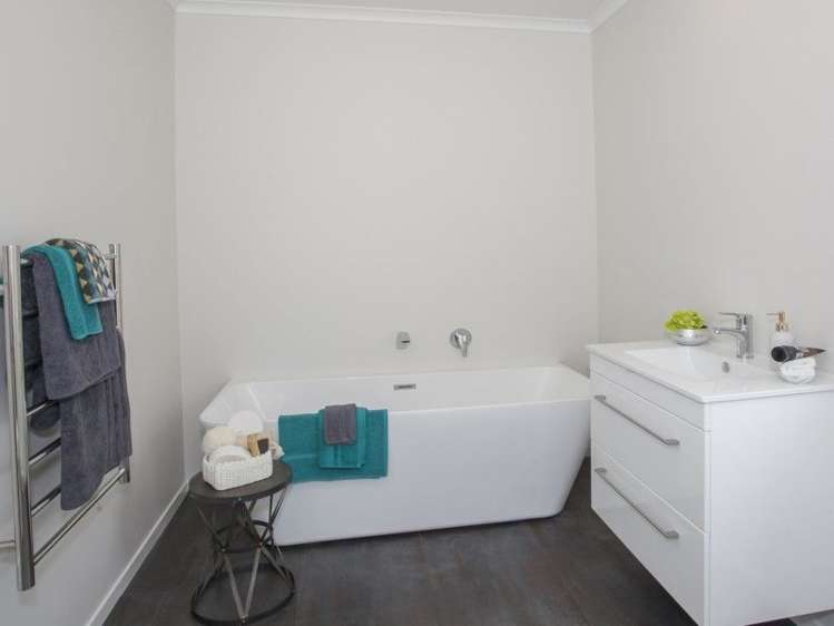 15 Coutts Way Fitzherbert_14