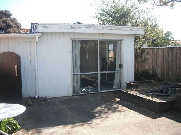 2 Neale Avenue Stoke_19