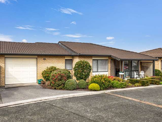 Brick/Tile Cutie with Views: Royalle Vista Estate