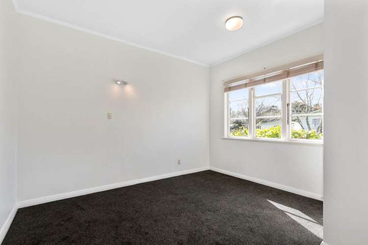 49 Tahi Terrace Glen Eden_3