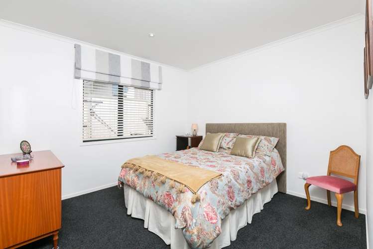 221 Lakes Boulevard Pyes Pa_18