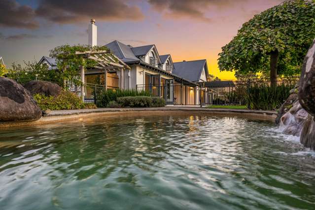 Luxury - Located 10 minutes to Kristin - Look now!
