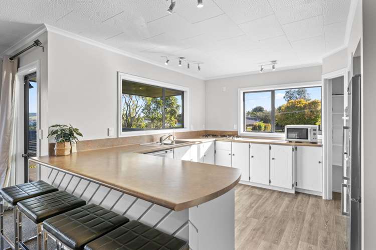 19 Ingle Avenue Waipahihi_15