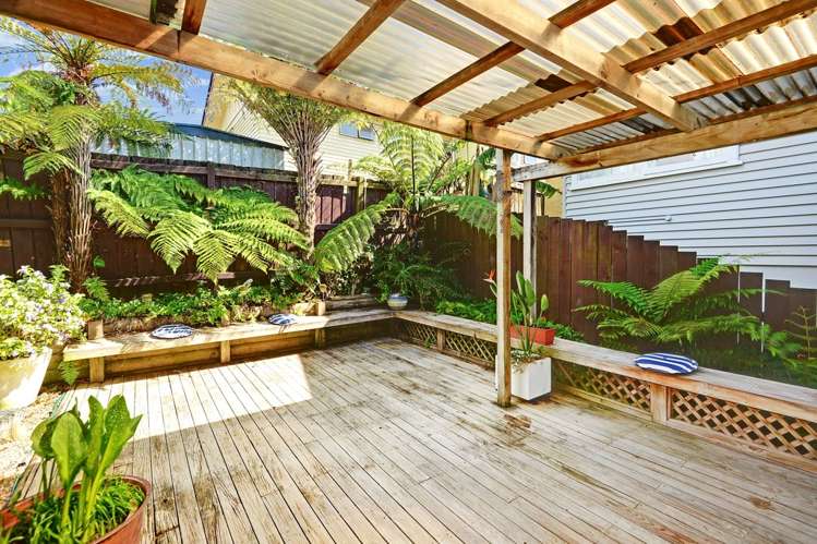 2/12 Agincourt Street Glenfield_7