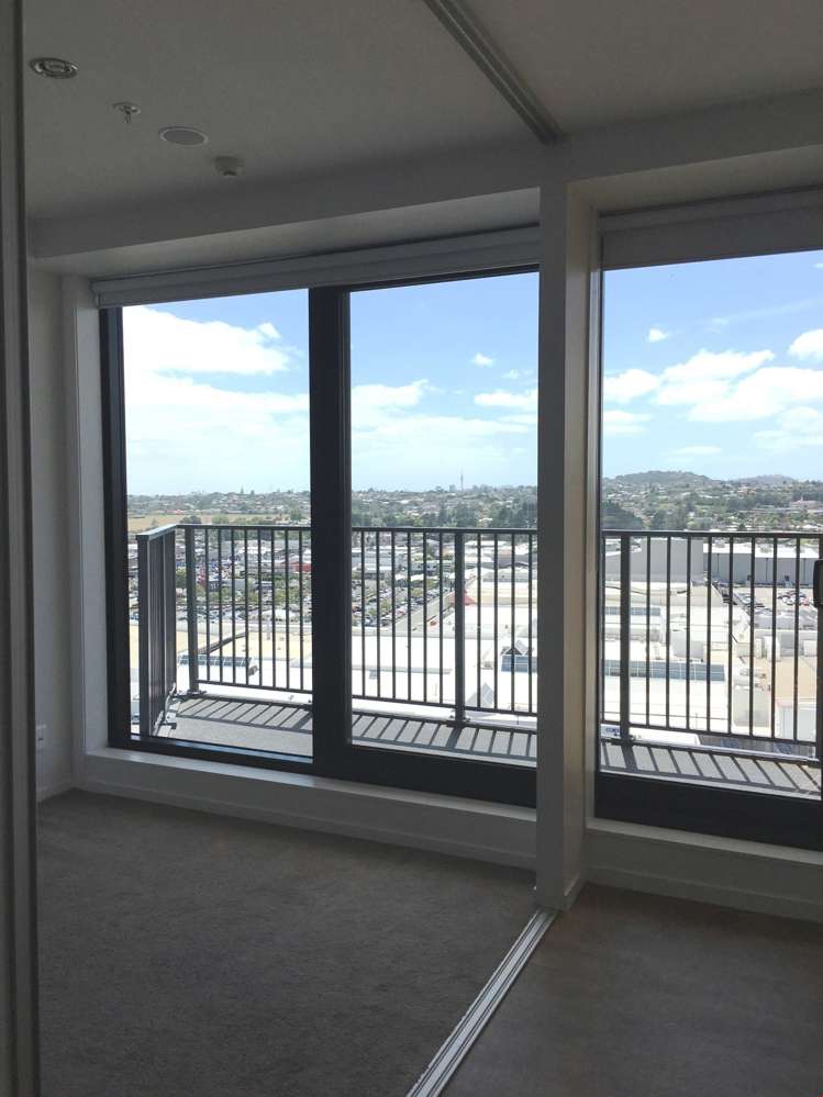 1111/20 Mccrae Way New Lynn_9