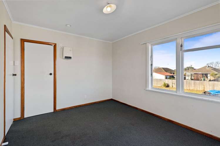 20 and 22 Bournemouth Crescent Aranui_6
