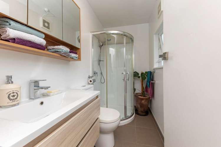 1/2 Earl Road Titirangi_9