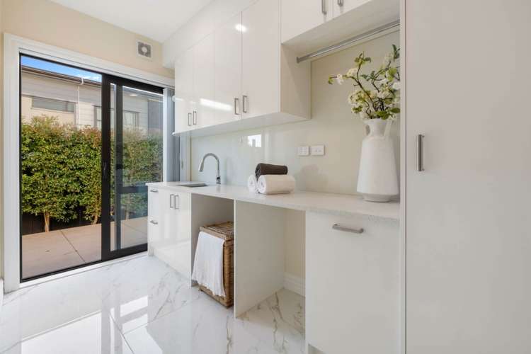 49 Matahae Drive Flat Bush_32