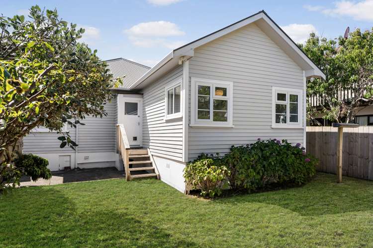 534 Broadway Strathmore Park_12