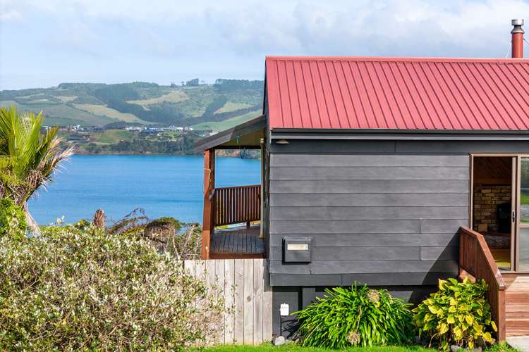 13 Point Street Raglan_14