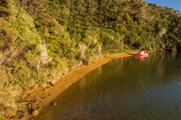 Cherry Bay, Ruakaka Bay Marlborough Sounds_23