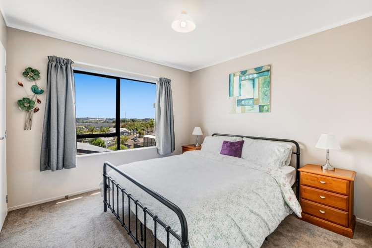 2/10 Sevilla Place Unsworth Heights_11