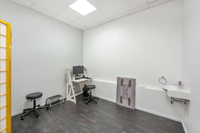 2/301 Lincoln Road Henderson_4