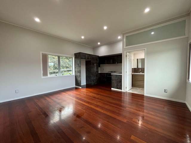 42 Henson Road Whitford_3