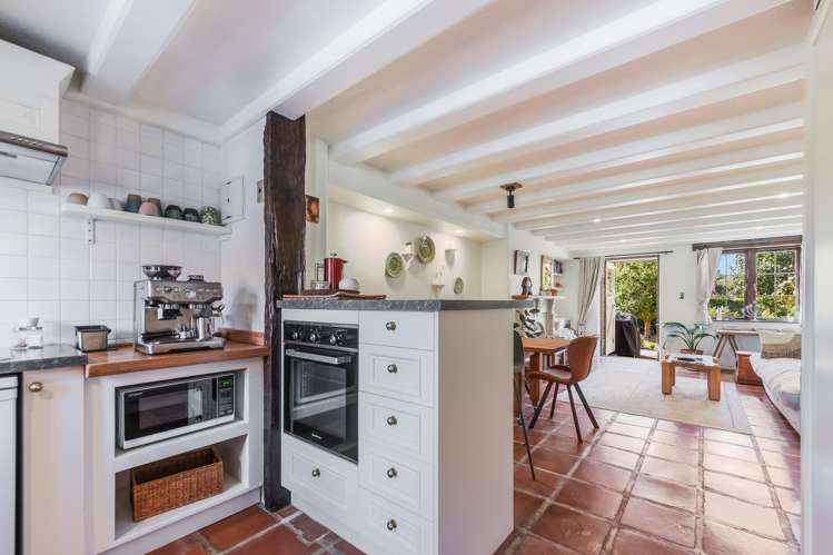 3/6 Quiet Woman Way Monaco_5