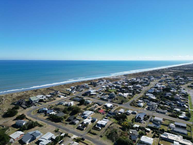 9 Mack Street Foxton Beach_16