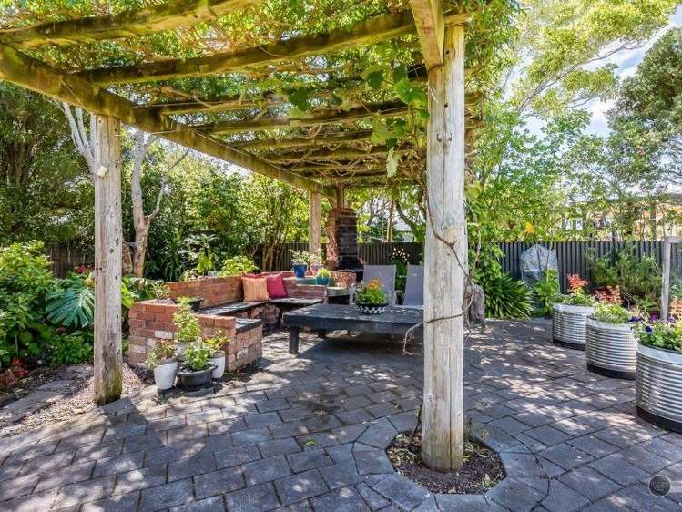 14 Bristol Square Central Hutt_9