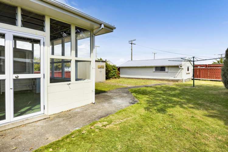 2 Acourt Street Hawera_22