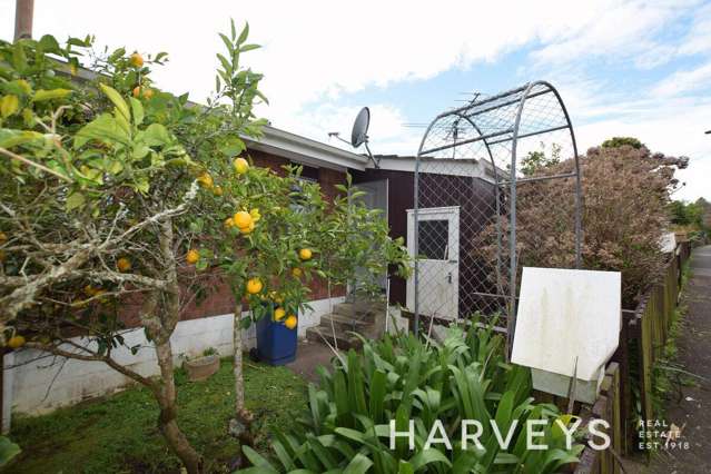 Cozy and Affordable Henderson Retreat