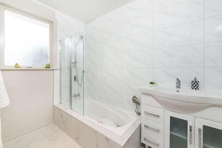 8 Drive Pickering Avenue Manurewa_11