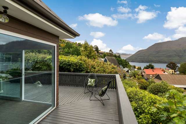 8 Arawata Terrace Fernhill/Sunshine Bay_4