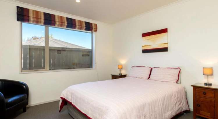 21 Hilton Place Burleigh_2