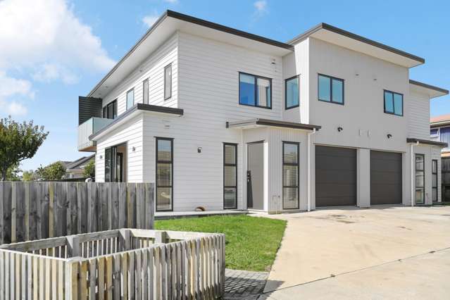 Freehold 181sqm Light-Filled Townhouse