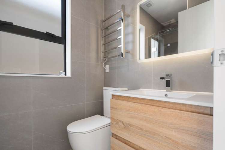 32 Paretao Street Massey_15